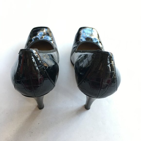 Tahari Enya Pumps Embossed Slip On High Heels 9M - Picture 4 of 6